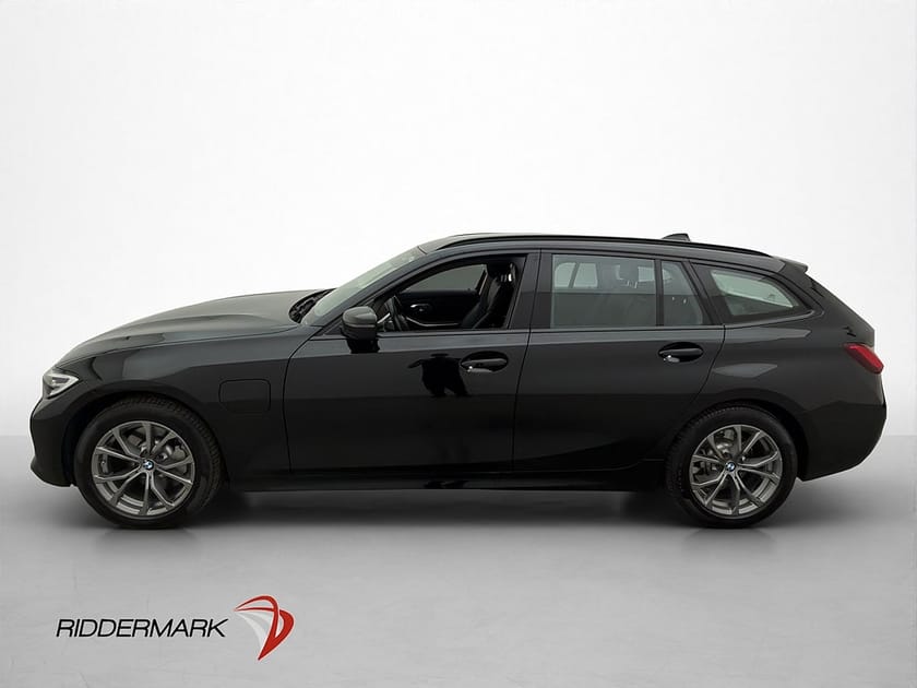 Bild 4 av BMW 330e xDrive Touring 330 Sport line Cockpit B-Kamera Drag Navi