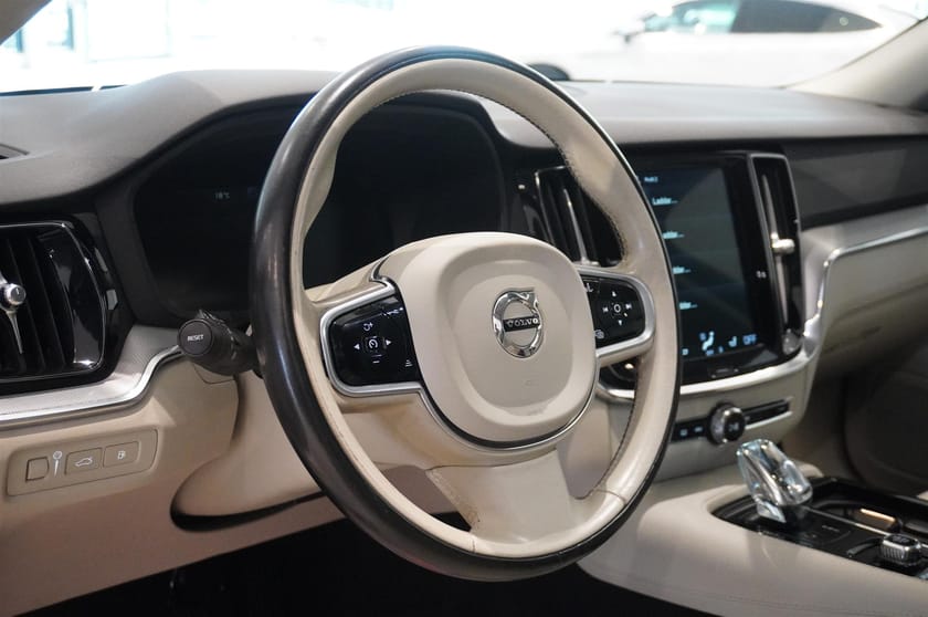 Bild 2 av Volvo V60 T8 AWD Inscription Läder VoC Drag