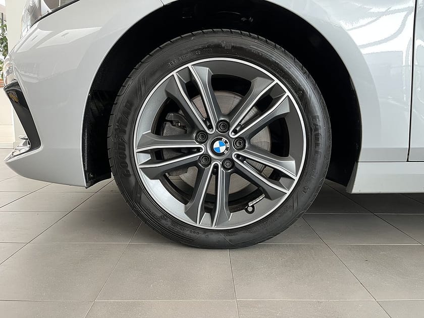 Bild 4 av BMW 118i 118 Sport Line Manuell Nav PDC