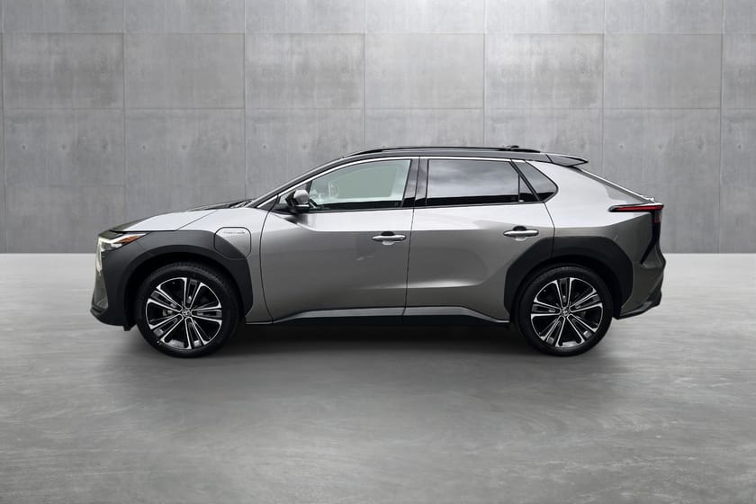 Bilde 2 av Toyota bZ4X AWD Executive Bitone