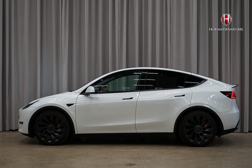Bild 1 av Tesla Model Y Performance AWD 534hk Drag Värmepump Rattvärme 21" MOMS