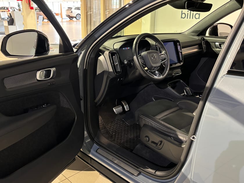Bild 4 av Volvo XC40 D4 AWD R-Design | Värmare | Elstol |