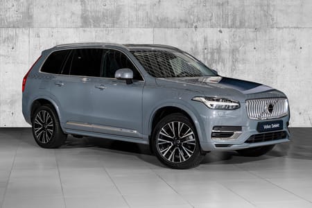 Volvo XC90 T8 Recharge 2023 Plus | Krok | Skinn |