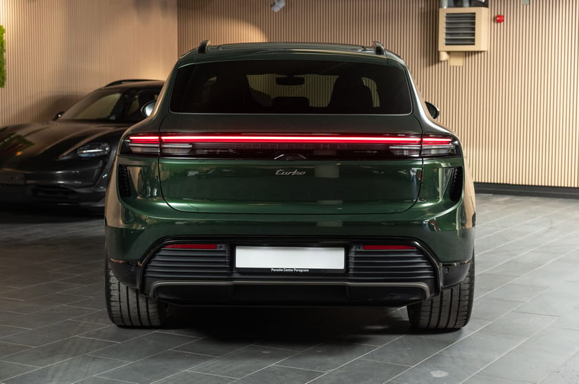Bilde 5 av Porsche Macan Turbo Rear-axel/Panorama/22"/HUD/Passasjerskjerm/18-vei