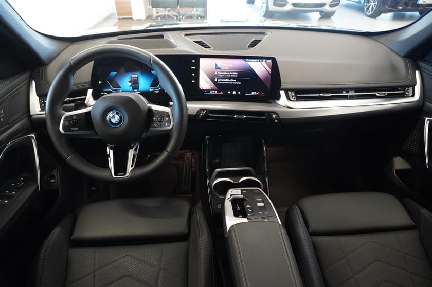 Bild 2 av BMW iX1 xDrive30 M-Sport Pro Business Innovation DAP Adaptiva LED 19
