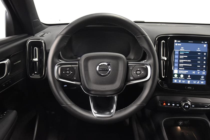 Bild 2 av Volvo EX40 Single Motor Extended Range Ultra Black H/K Pano Dragkrok