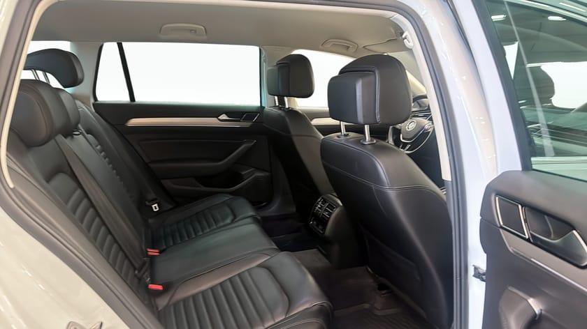 Bild 5 av Volkswagen Passat Sportscombi 2.0 TDI (190hk) R-LINE / EXECUTIVE / APPLE CARPLAY