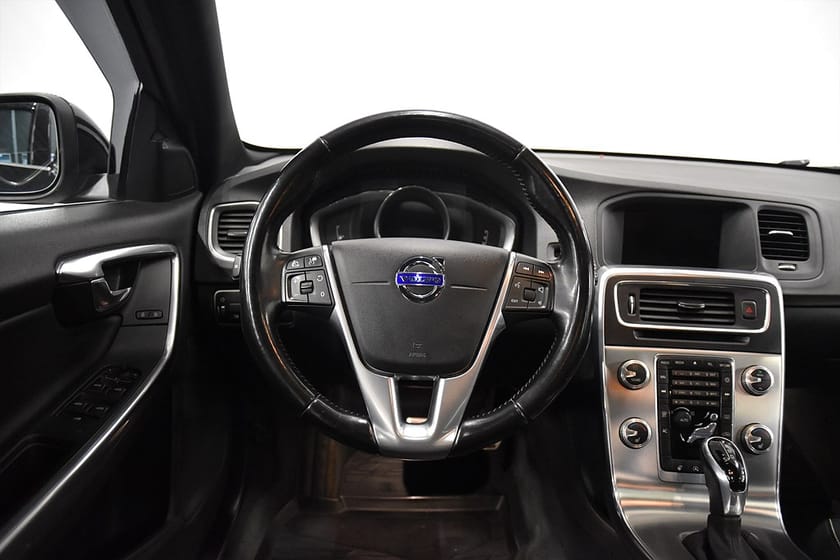 Bild 2 av Volvo V60 D4 AWD Summum Taklucka VOC D-värm Skinn Rattv Drag