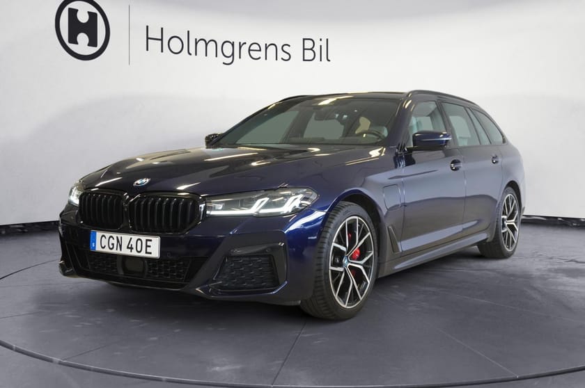 Bild 1 av BMW 530e xDrive Touring M Sport Pano H K HUD 360 Minne