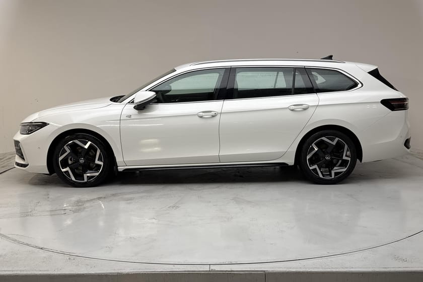 Bild 2 av Volkswagen Passat Sportscombi 1.5 eTSI 150hk R-Line GPS B-Kam