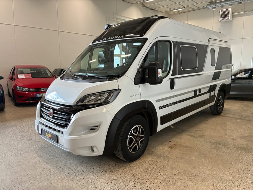 Bild 4 av Adria Mobil Twin 600 SUPREME SPB Plåtis Markis Backkamera 6 meter Automat