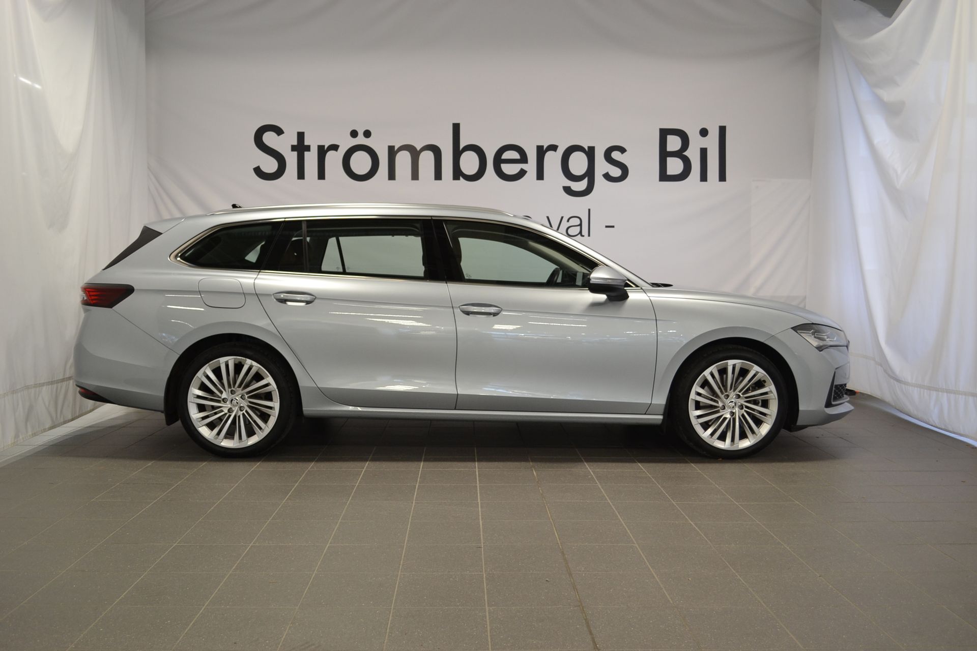 Skoda Superb 2024, kuva 2/10