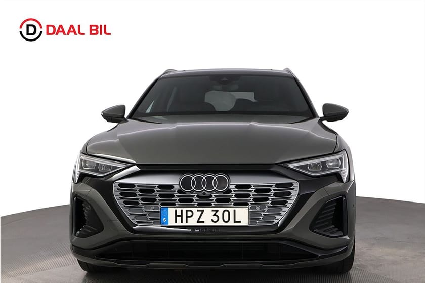 Bild 2 av Audi Q8 55 e-tron quattro 408HK S-LINE DRAG PANO LUFTFJÄD B&O® 3D-VIEW