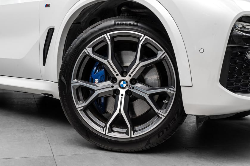 Bilde 3 av BMW X5 xDrive45e iPerformance M-sport/HUD/ACC/Krok/Pano/360/H&K/Laser ++