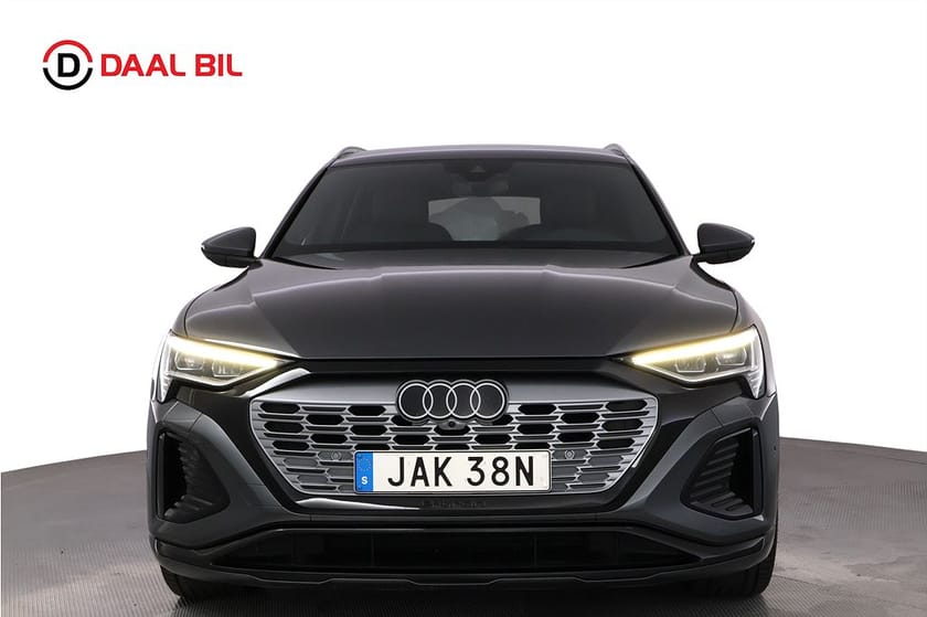 Bild 2 av Audi Q8 55 e-tron quattro 114 kWh 408HK S-LINE DRAG B-KAM LUFTFJÄDRING