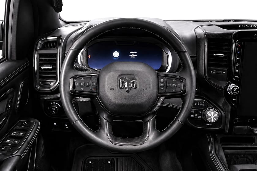 Bild 2 av RAM 1500 Crew Cab 5.7 V8 HEMI Limited Night Luft H/K Pano HUD Moms