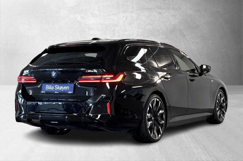 Bilde 2 av BMW i5 M60 xDrive Touring Touring, Pano, B&W, ComfAcc, Krok, HUD