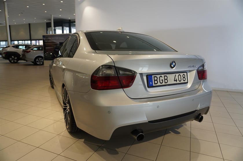 Bild 5 av BMW 335i Sedan Manuell Låga Mil Unik M-Sport Sensorer