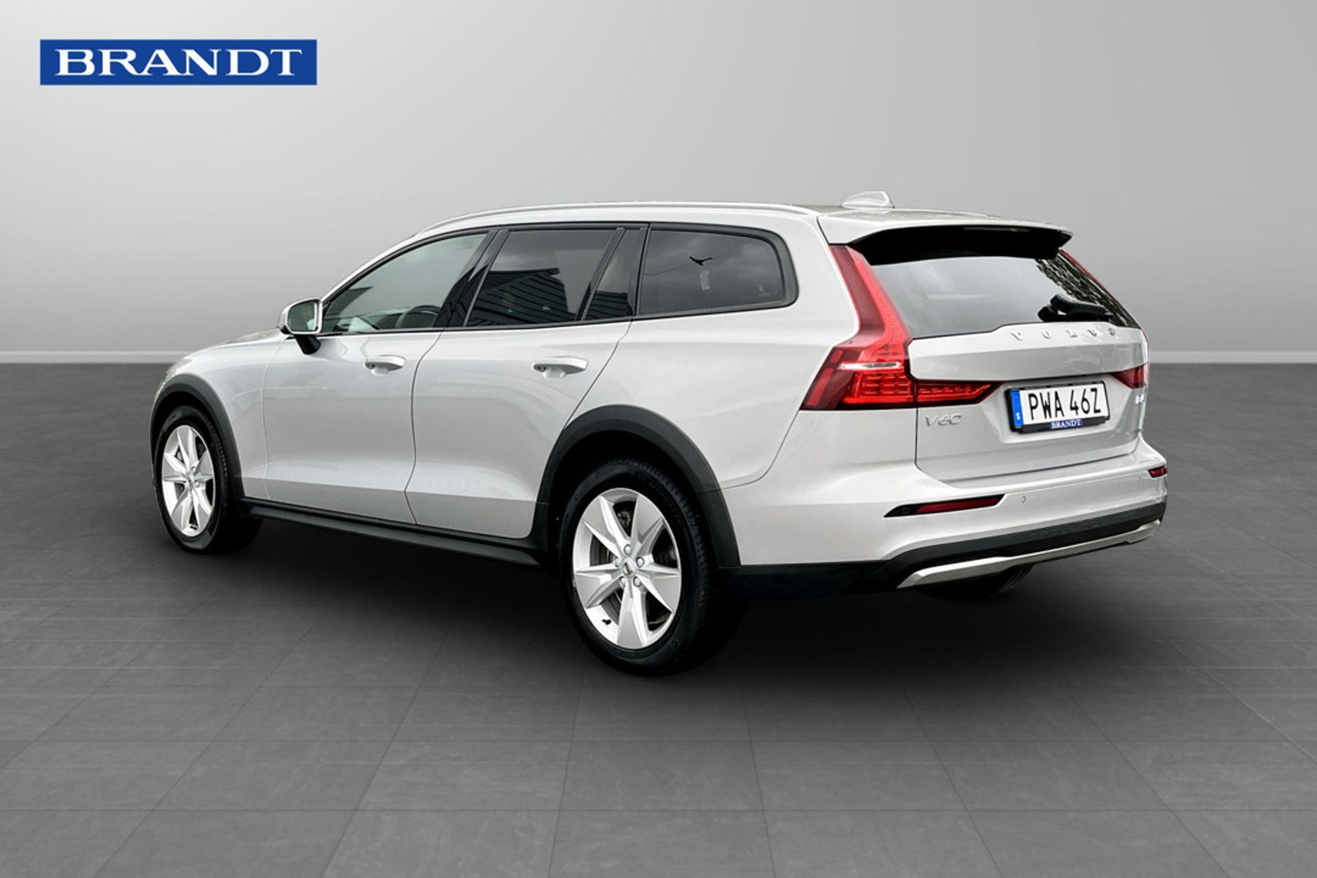 Volvo V60 Cross Country B4 AWD 2024, kuva 2/9