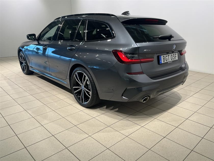 Bild 3 av BMW i5 xDrive40 Touring 330e xDrive  M Sport Drag HiFi Elstol Shado