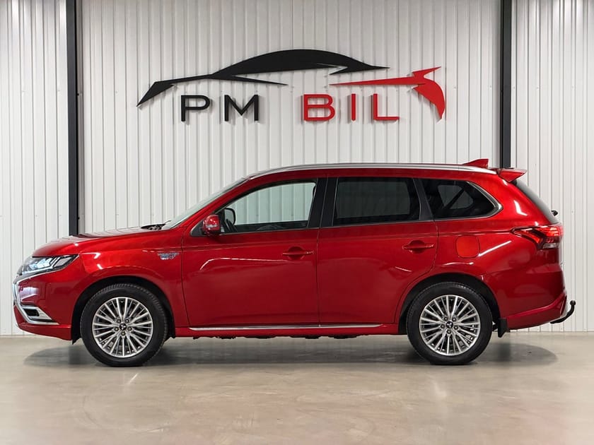Bild 5 av Mitsubishi Outlander PHEV CVT / Comfort / Drag / En Brukare / Red Diamond /