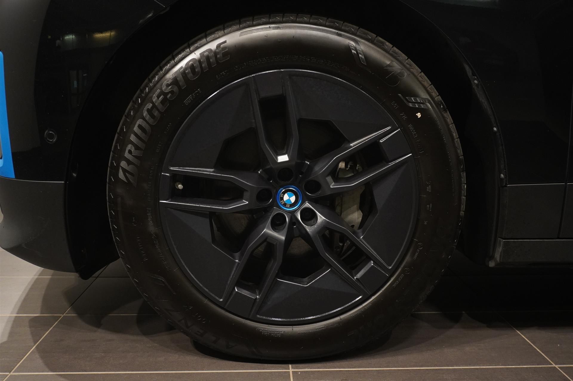 BMW iX xDrive50, 524hp, 2023