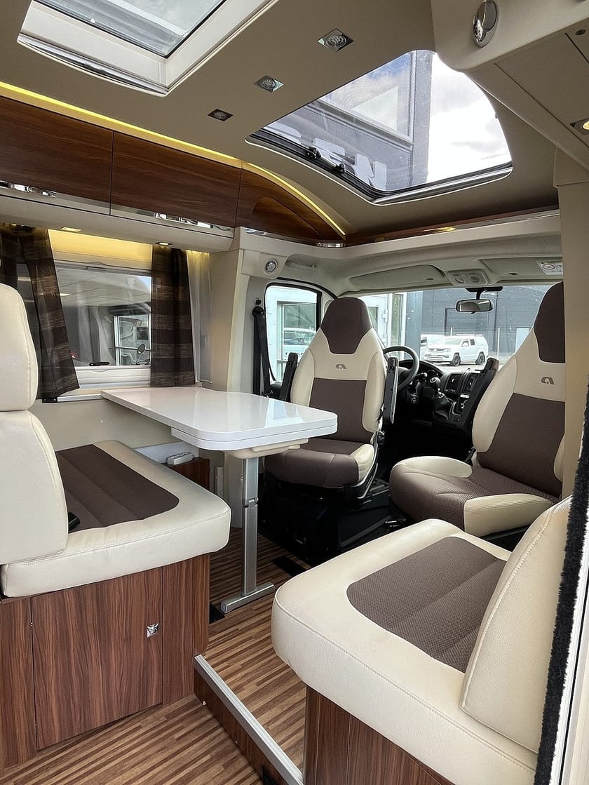 Bild 4 av Adria Mobil Coral 690 Supreme SC Alde/Lithium/Inverter/Hydraliska stödben