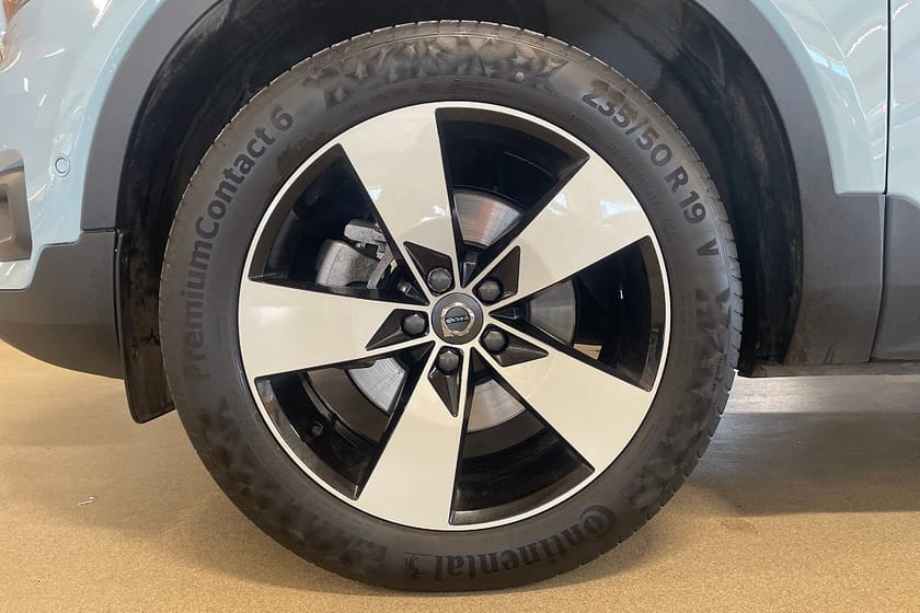Bild 5 av Volvo XC40 D4 AWD Momentum 1-ägare / 360-kamera / Keyless / Drag