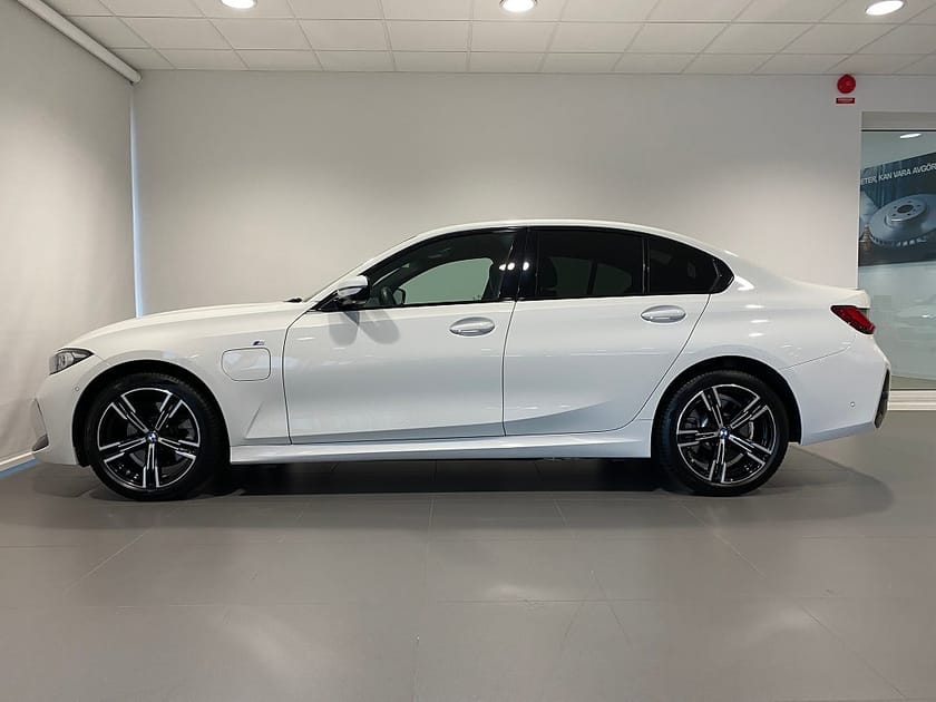 Bild 2 av BMW 330e xDrive Sedan