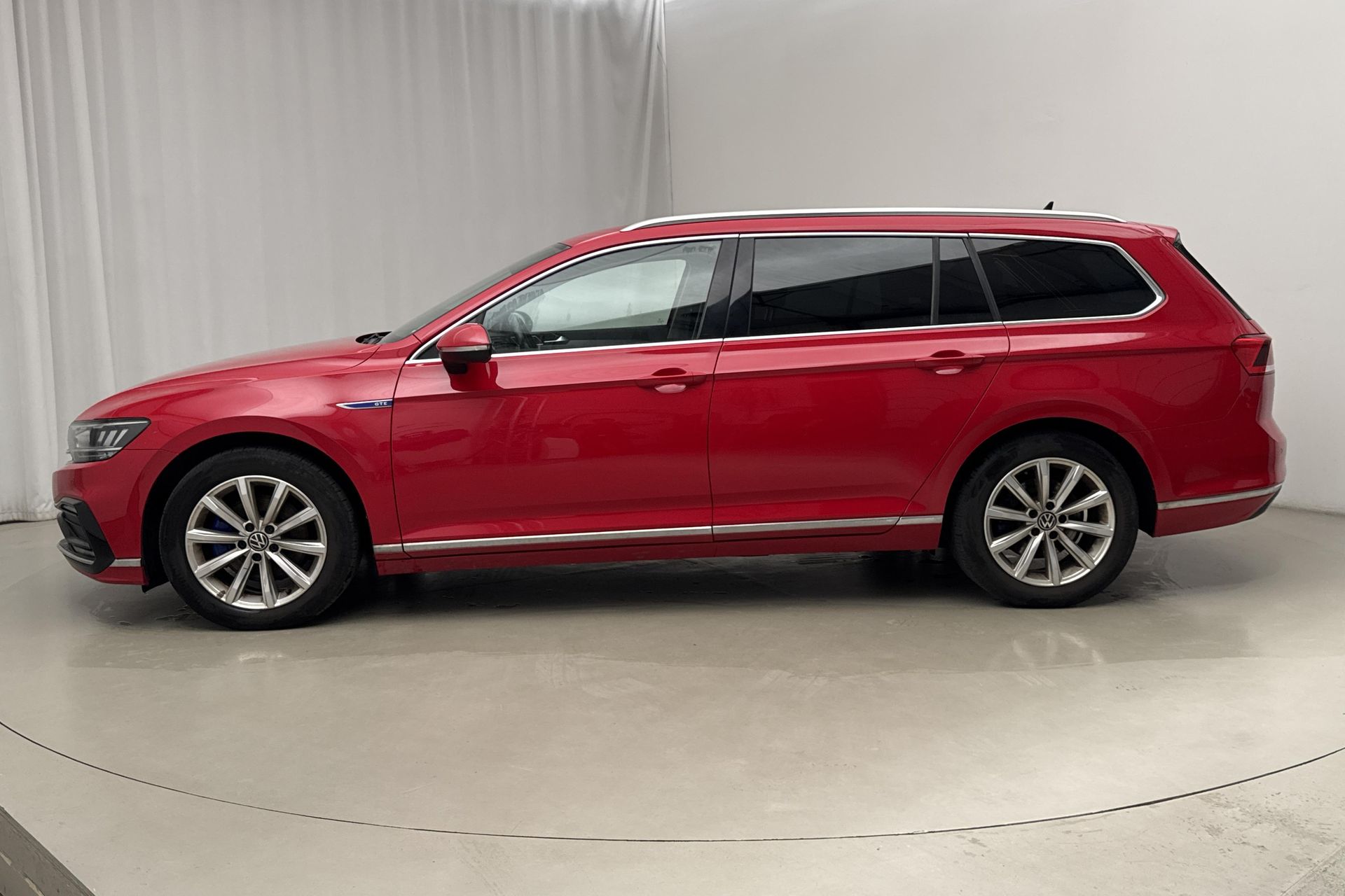 Volkswagen Passat Sportscombi GTE 2021, bild 2/10