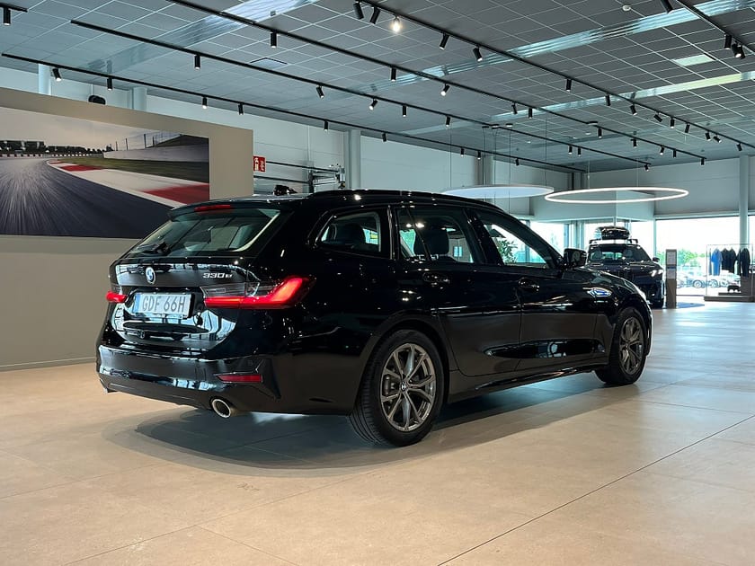 Bild 4 av BMW 330e xDrive Touring Adapt Frath Rattvärme Drag