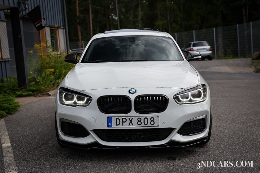 Bild 2 av BMW M135i xDrive H/K MHD GLASTAKLUCKA M-VÄRMARE MM