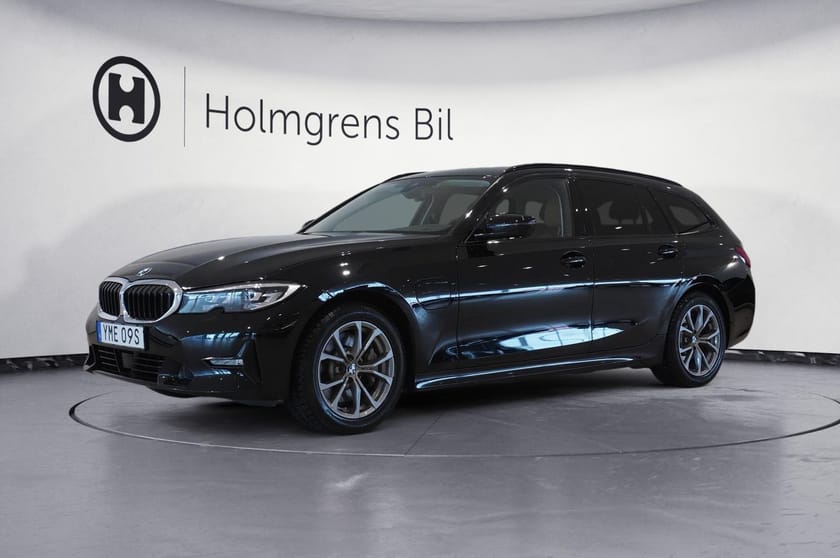 Bild 1 av BMW 330e xDrive Touring Sport Drag Fartpilot Läder HiFi 292hk