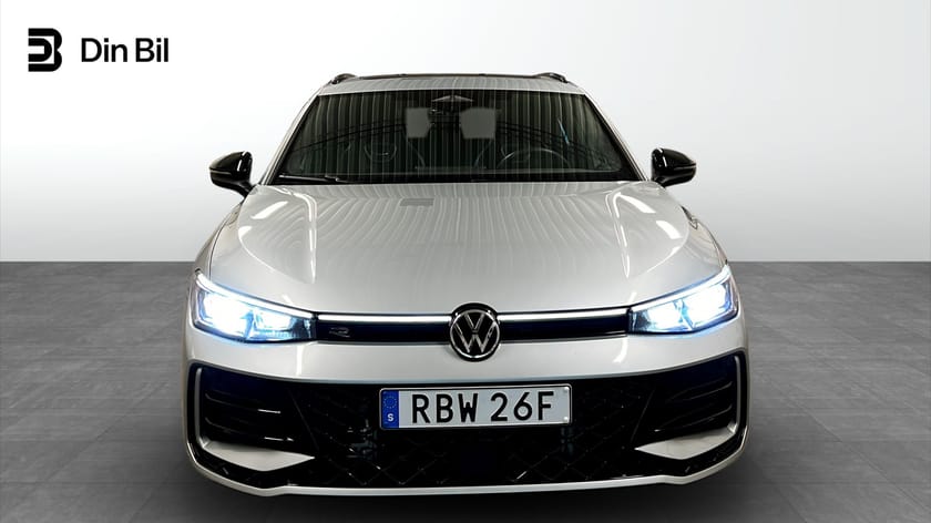 Bild 4 av Volkswagen Passat Variant eHybrid DSG SWE R-Line Black Panorama Drag Värmare
