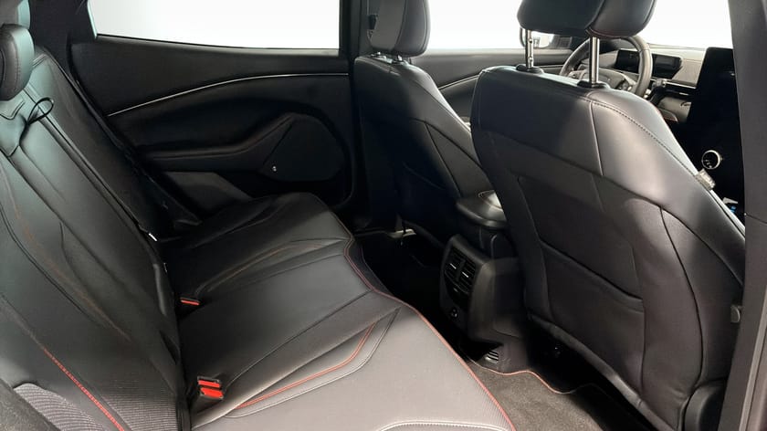 Bild 5 av Ford Mustang Mach-E Standard Range AWD / 360-kamera
