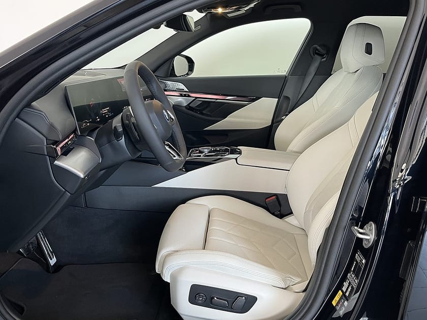 Bild 5 av BMW 530e xDrive Touring M Sport B&W Drag Rattvärme ComfortAccess
