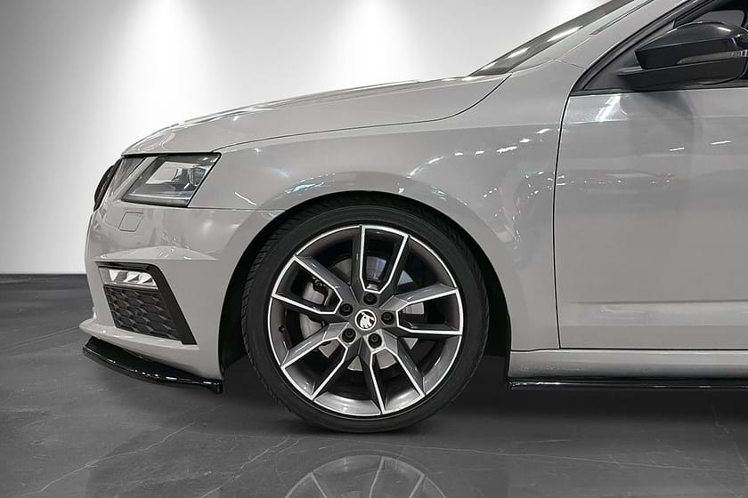 Bild 2 av Škoda Octavia Kombi Skoda 2.0 TDI RS 184hk 4x4 DSG Adaptiv B-Kam Navi Drag
