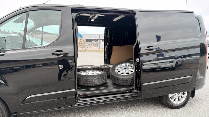 Bild 5 av Ford Transit Custom 300 L2 Limited  2.0L 130Hk 2023 / Takräcke / Värmare / Carplay