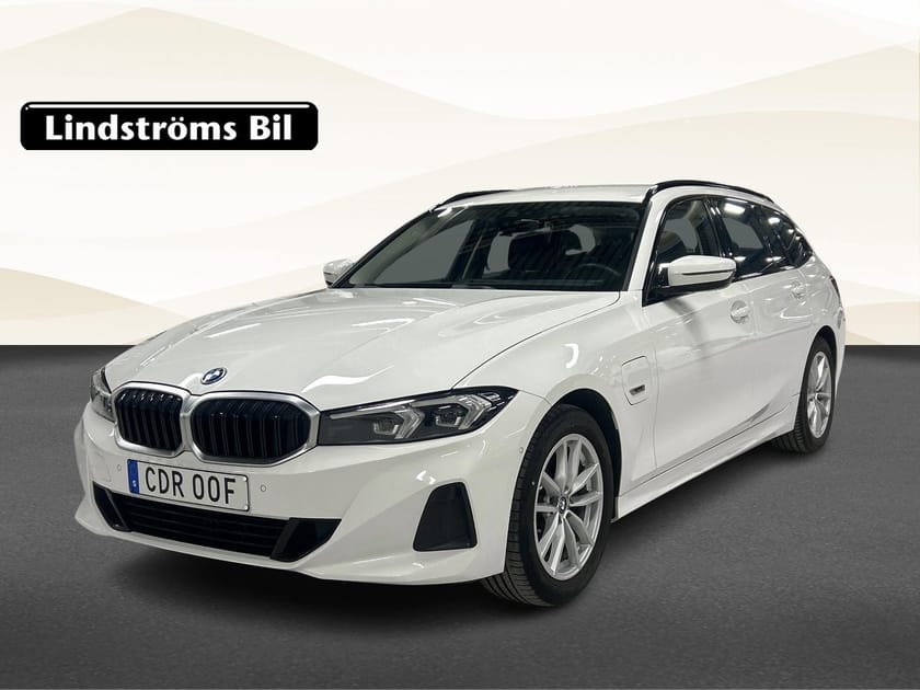 Bild 1 av BMW 330e Touring Plug-in Hybrid Sommar/Vinterhjul