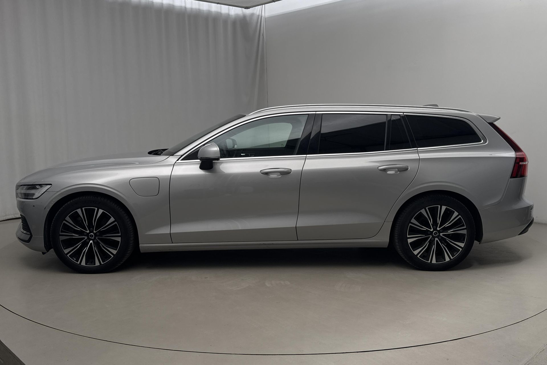 Volvo V60 Recharge T6 AWD 2023, bild 2/10