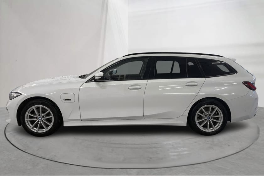 Bild 2 av BMW 330e xDrive Touring LCI, G21 (292hk)