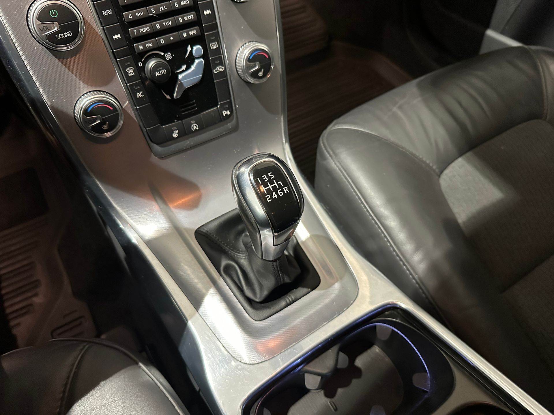Volvo V70 D4 Momentum 2015, bild 6/10