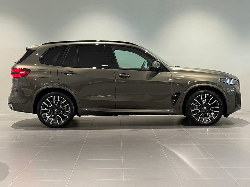 Bild 3 av BMW X5 xDrive50e M Sport M-Sportstol Drag Adpt FartH H/K HuD