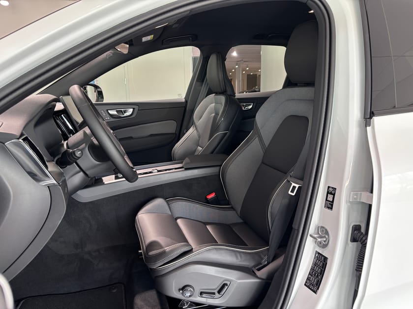 Bild 4 av Volvo XC60 T6 Plus Black Nordic Edition