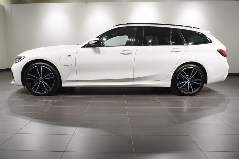 Bild 3 av BMW 330e xDrive Touring M-Sport HiFi Drag PA Rattvärme