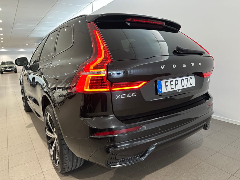 Bild 3 av Volvo XC60 Recharge T8 R-Design / Dragkrok / Panoramatak / Navigation / Backkamera /