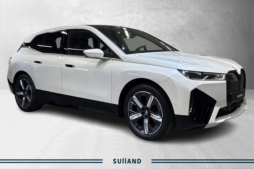 Bilde 2 av BMW iX xDrive50 /Fully Charged/El.krok/Sportspakke/Norsk bil