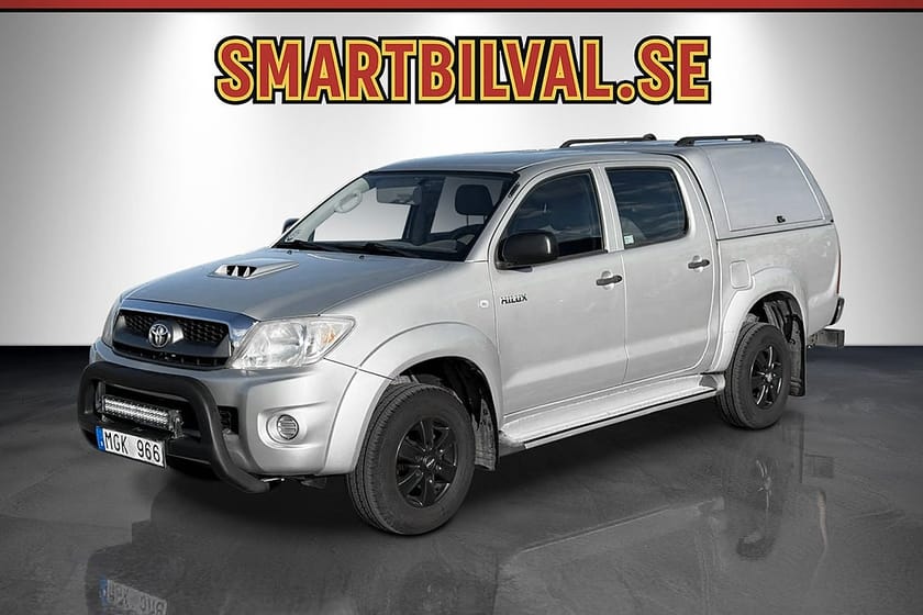 Bild 1 av Toyota Hilux Dubbelhytt 2.5 4x4 Black Edition Kåpa Drag