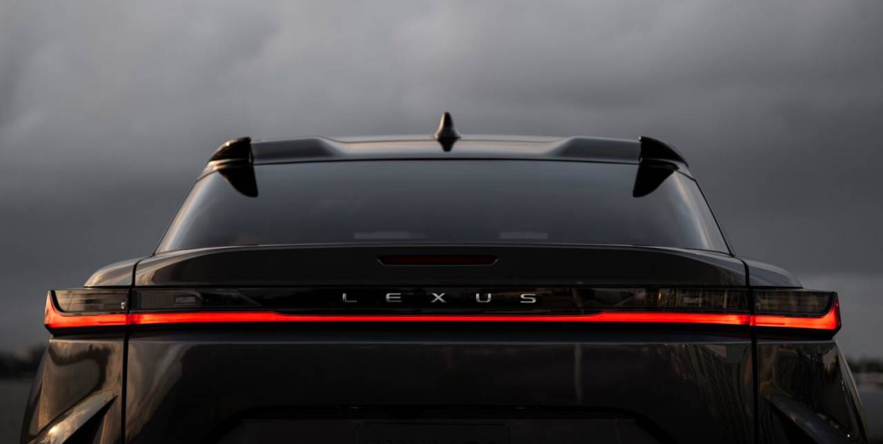 Lexus RZ uppgraderad: längre räckvidd med bara en motor