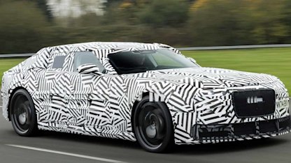 Omdebatterade Jaguar Type 00 testas i Spanien